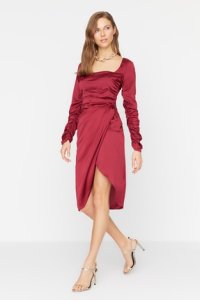 TRENDYOLMİLLA Bordo Kare Yaka Saten Elbise TPRAW23EL00291